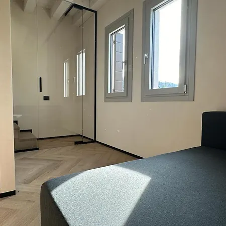 Daire Welc-om De Rerum Natura Treponti